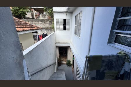 Casa à venda com 125m², 4 quartos e 2 vagas Casa à venda com 125m², 4 quartos e 2 vagasEscada