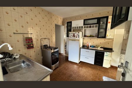 Casa à venda com 125m², 4 quartos e 2 vagas Casa à venda com 125m², 4 quartos e 2 vagasCozinha