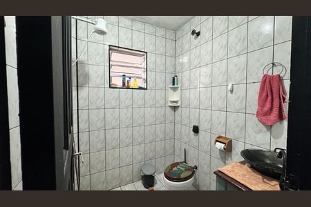 Casa à venda com 125m², 4 quartos e 2 vagas Casa à venda com 125m², 4 quartos e 2 vagasBanheiro
