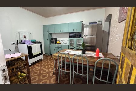 Casa à venda com 125m², 4 quartos e 2 vagas Casa à venda com 125m², 4 quartos e 2 vagasCozinha