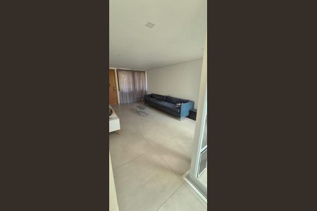 Sala de casa de condomínio à venda com 4 quartos, 300m² em Suru, Barueri