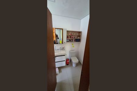 Casa de condomínio para alugar com 300m², 4 quartos e 2 vagas Casa de condomínio para alugar com 300m², 4 quartos e 2 vagasBanheiro
