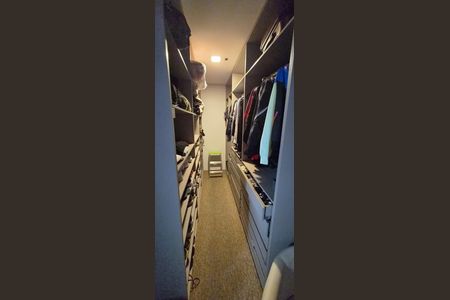 Casa de condomínio para alugar com 300m², 4 quartos e 2 vagas Casa de condomínio para alugar com 300m², 4 quartos e 2 vagasCloset