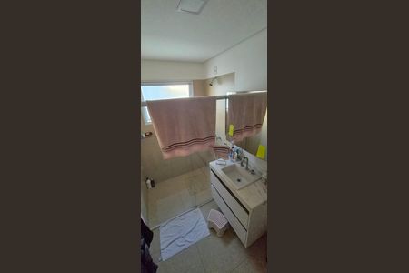 Casa de condomínio para alugar com 300m², 4 quartos e 2 vagas Casa de condomínio para alugar com 300m², 4 quartos e 2 vagasBanheiro