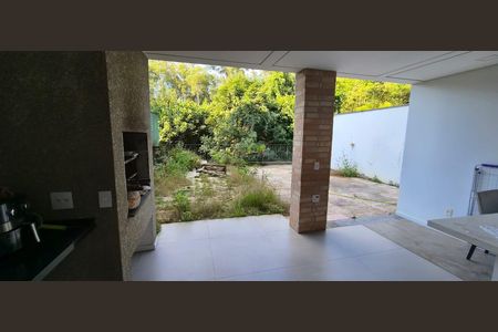 Casa de condomínio para alugar com 300m², 4 quartos e 2 vagas Casa de condomínio para alugar com 300m², 4 quartos e 2 vagasÁrea externa