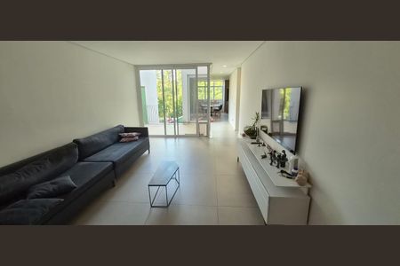 Sala de casa de condomínio à venda com 4 quartos, 300m² em Suru, Barueri
