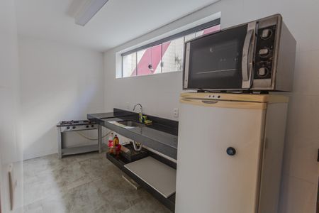 Apartamento para alugar com 143m², 4 quartos e 2 vagas Apartamento para alugar com 143m², 4 quartos e 2 vagasÁrea comum - Cozinha do Salão de festas