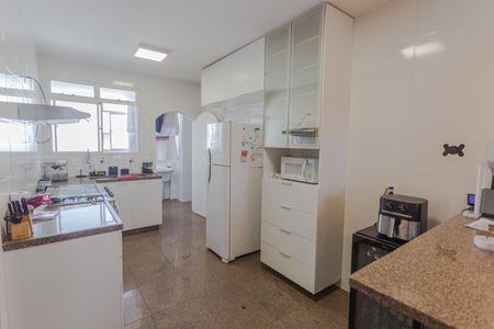 Apartamento para alugar com 143m², 4 quartos e 2 vagas Apartamento para alugar com 143m², 4 quartos e 2 vagasCozinha