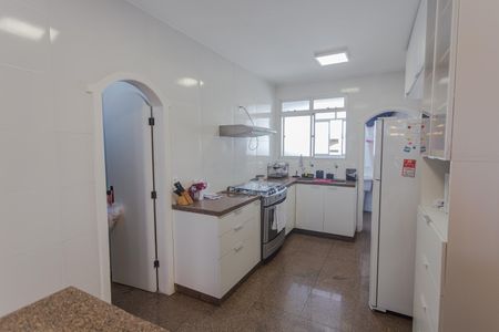 Apartamento para alugar com 143m², 4 quartos e 2 vagas Apartamento para alugar com 143m², 4 quartos e 2 vagasCozinha