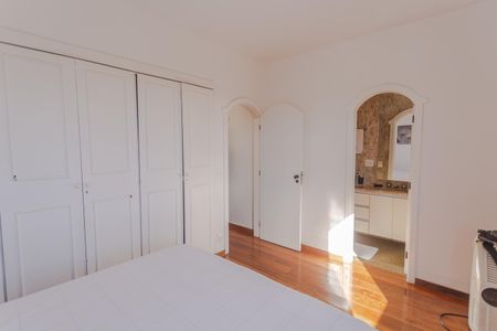 Apartamento para alugar com 143m², 4 quartos e 2 vagas Apartamento para alugar com 143m², 4 quartos e 2 vagasSuíte