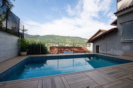 Casa à venda com 360m², 5 quartos e 2 vagas