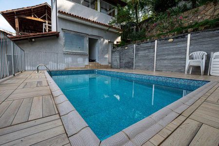 Casa à venda com 360m², 5 quartos e 2 vagas