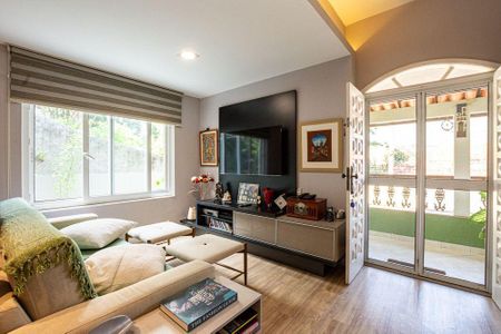 Casa à venda com 360m², 5 quartos e 2 vagas