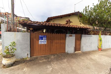 Casa à venda com 98m², 3 quartos e 2 vagasFachada