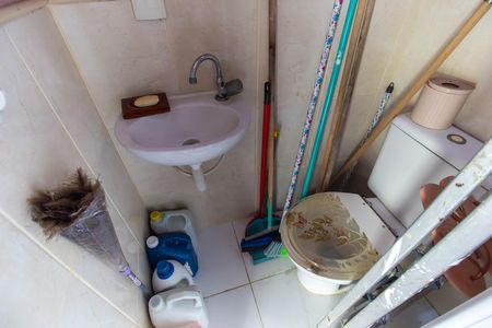 Casa à venda com 98m², 3 quartos e 2 vagasBanheiro de serviço
