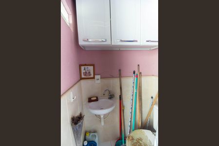 Casa à venda com 98m², 3 quartos e 2 vagasBanheiro de serviço