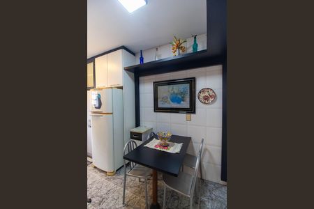 Casa à venda com 98m², 3 quartos e 2 vagasCozinha e Área de Serviço