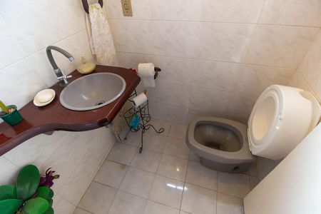 Casa à venda com 98m², 3 quartos e 2 vagasLavabo
