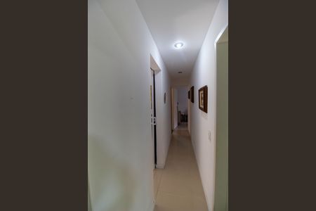 Casa à venda com 98m², 3 quartos e 2 vagasCorredor