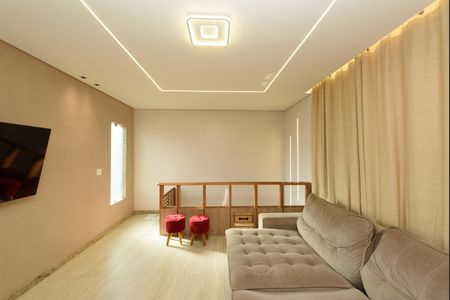 Casa à venda com 600m², 3 quartos e 4 vagas Casa à venda com 600m², 3 quartos e 4 vagasSala