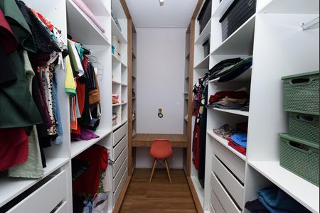 Casa à venda com 600m², 3 quartos e 4 vagas Casa à venda com 600m², 3 quartos e 4 vagasCloset da suíte