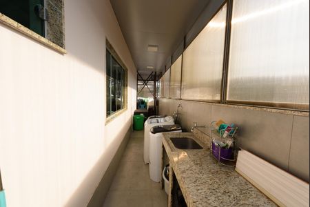 Casa à venda com 600m², 3 quartos e 4 vagas Casa à venda com 600m², 3 quartos e 4 vagasLavanderia
