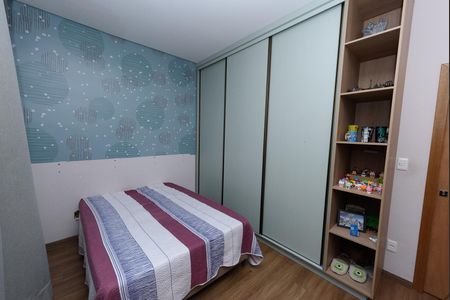 Casa à venda com 600m², 3 quartos e 4 vagas Casa à venda com 600m², 3 quartos e 4 vagasQuarto 2
