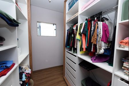 Casa à venda com 600m², 3 quartos e 4 vagas Casa à venda com 600m², 3 quartos e 4 vagasCloset da suíte