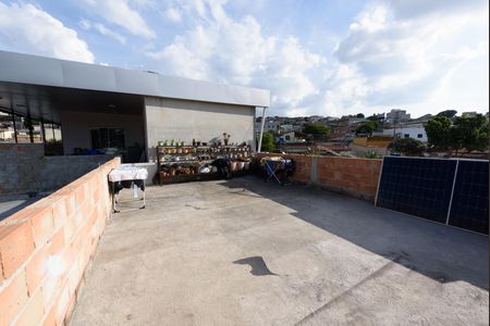 Casa à venda com 600m², 3 quartos e 4 vagas Casa à venda com 600m², 3 quartos e 4 vagasÁrea externa