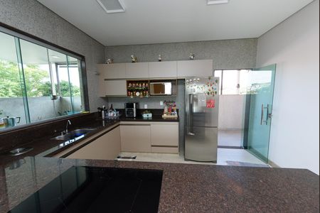 Casa à venda com 600m², 3 quartos e 4 vagas Casa à venda com 600m², 3 quartos e 4 vagasCozinha