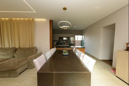 Casa à venda com 600m², 3 quartos e 4 vagas Casa à venda com 600m², 3 quartos e 4 vagasCopa