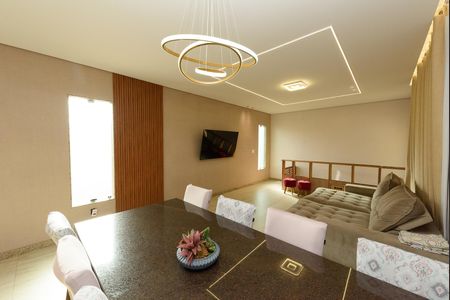 Casa à venda com 600m², 3 quartos e 4 vagas Casa à venda com 600m², 3 quartos e 4 vagasCopa