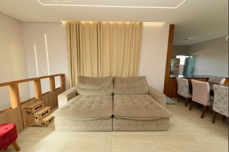 Casa à venda com 600m², 3 quartos e 4 vagas Casa à venda com 600m², 3 quartos e 4 vagasSala