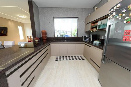 Casa à venda com 600m², 3 quartos e 4 vagas Casa à venda com 600m², 3 quartos e 4 vagasCozinha
