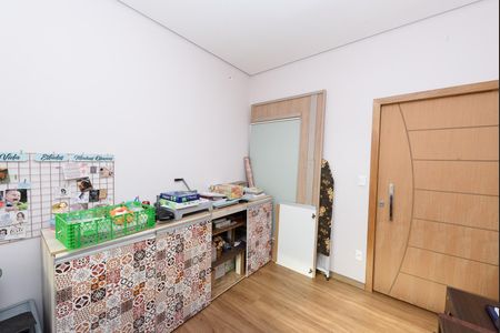 Casa à venda com 600m², 3 quartos e 4 vagas Casa à venda com 600m², 3 quartos e 4 vagasQuarto 1