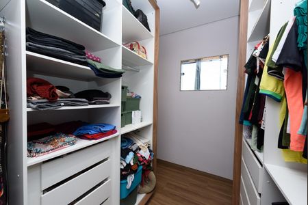 Casa à venda com 600m², 3 quartos e 4 vagas Casa à venda com 600m², 3 quartos e 4 vagasCloset da suíte
