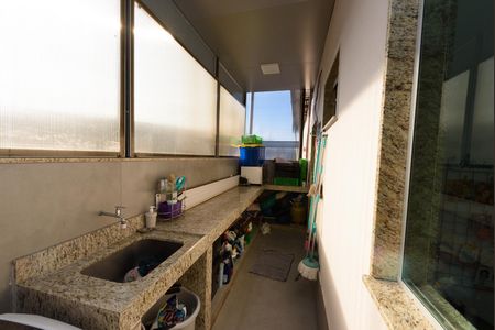 Casa à venda com 600m², 3 quartos e 4 vagas Casa à venda com 600m², 3 quartos e 4 vagasLavanderia