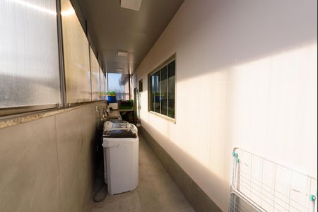 Casa à venda com 600m², 3 quartos e 4 vagas Casa à venda com 600m², 3 quartos e 4 vagasLavanderia