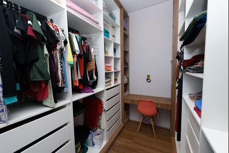 Casa à venda com 600m², 3 quartos e 4 vagas Casa à venda com 600m², 3 quartos e 4 vagasCloset da suíte