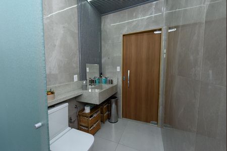 Casa à venda com 600m², 3 quartos e 4 vagas Casa à venda com 600m², 3 quartos e 4 vagasBanheiro 1