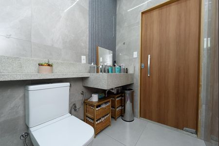 Casa à venda com 600m², 3 quartos e 4 vagas Casa à venda com 600m², 3 quartos e 4 vagasBanheiro 1