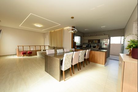 Casa à venda com 600m², 3 quartos e 4 vagas Casa à venda com 600m², 3 quartos e 4 vagasCopa