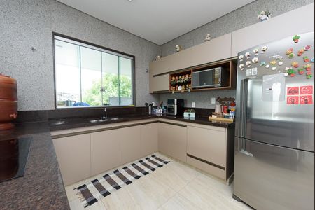 Casa à venda com 600m², 3 quartos e 4 vagas Casa à venda com 600m², 3 quartos e 4 vagasCozinha