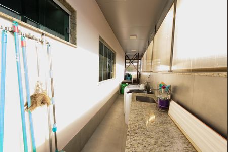 Casa à venda com 600m², 3 quartos e 4 vagas Casa à venda com 600m², 3 quartos e 4 vagasLavanderia