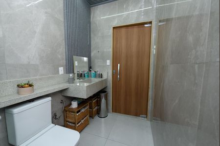 Casa à venda com 600m², 3 quartos e 4 vagas Casa à venda com 600m², 3 quartos e 4 vagasBanheiro 1