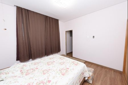 Casa à venda com 600m², 3 quartos e 4 vagas Casa à venda com 600m², 3 quartos e 4 vagasSuíte