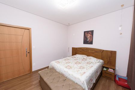 Casa à venda com 600m², 3 quartos e 4 vagas Casa à venda com 600m², 3 quartos e 4 vagasSuíte