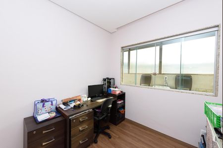 Casa à venda com 600m², 3 quartos e 4 vagas Casa à venda com 600m², 3 quartos e 4 vagasQuarto 1