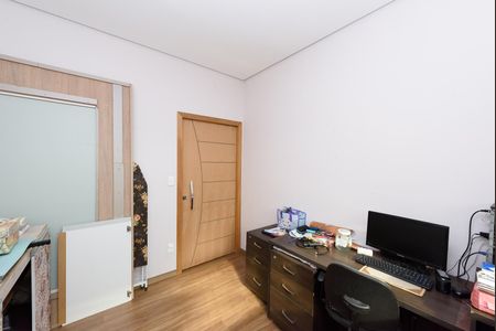 Casa à venda com 600m², 3 quartos e 4 vagas Casa à venda com 600m², 3 quartos e 4 vagasQuarto 1