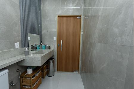 Casa à venda com 600m², 3 quartos e 4 vagas Casa à venda com 600m², 3 quartos e 4 vagasBanheiro 1